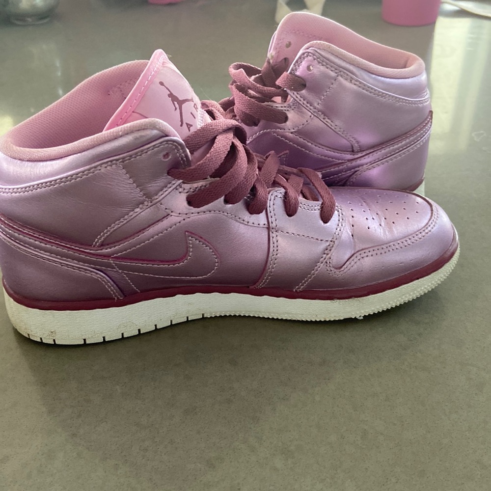 Purple/metallic Jordan’s. Size 7.